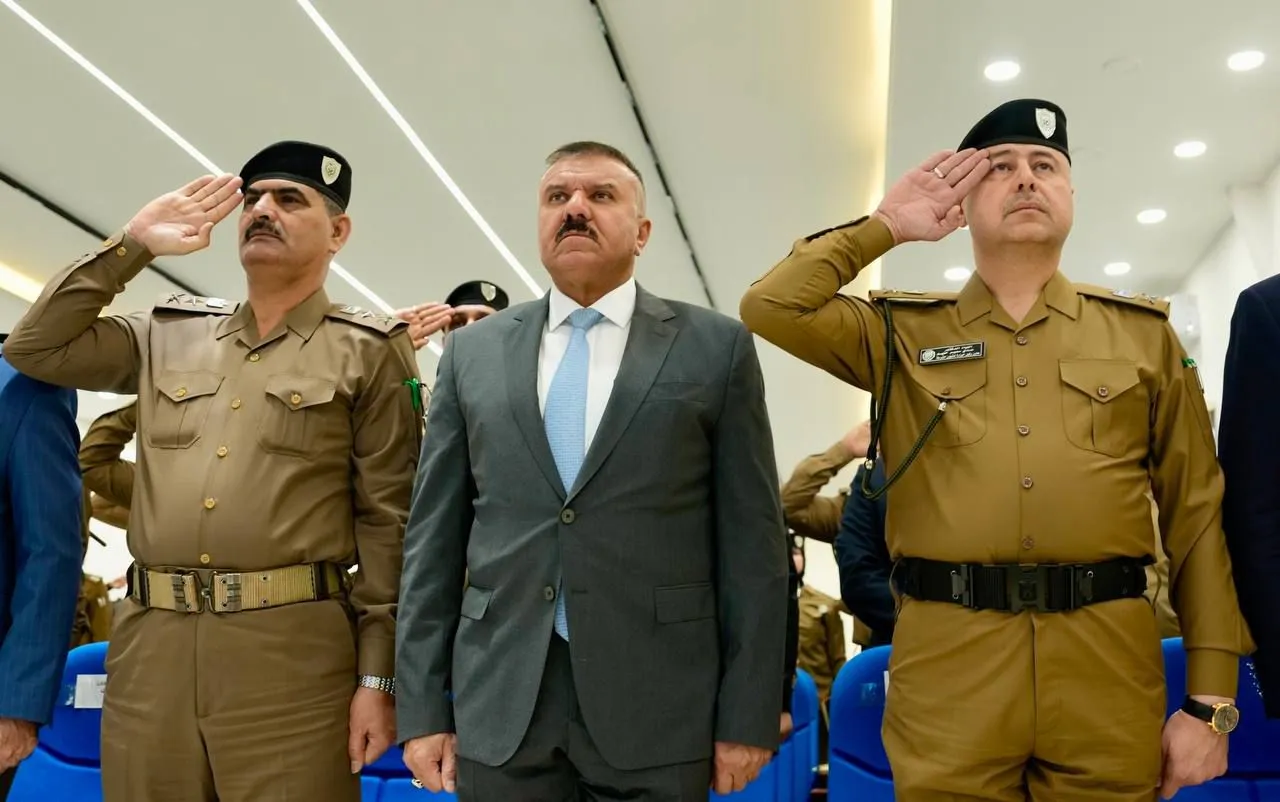 وزير الداخلية يؤكد على معالجة الأفكار الخاطئة والمتطرفة