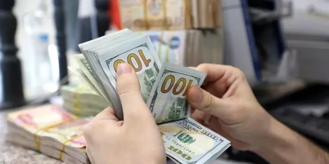 بفارق 20 ألفاً عن السعر الرسمي.. أسعار صرف الدولار بالعراق