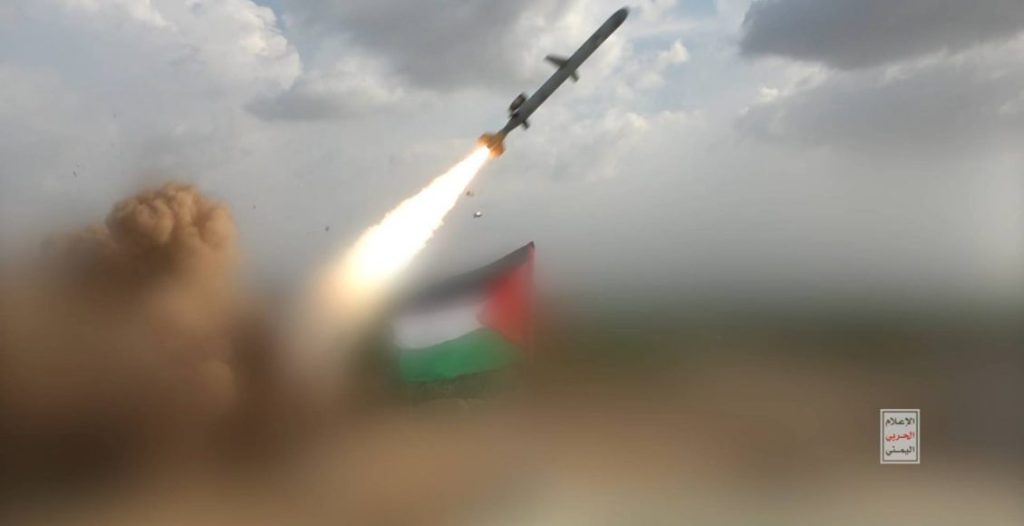 القوات اليمنية تستهدف قاعدة “نيفاتيم” “الإسرائيلية” وتسقط طائرة اميركية