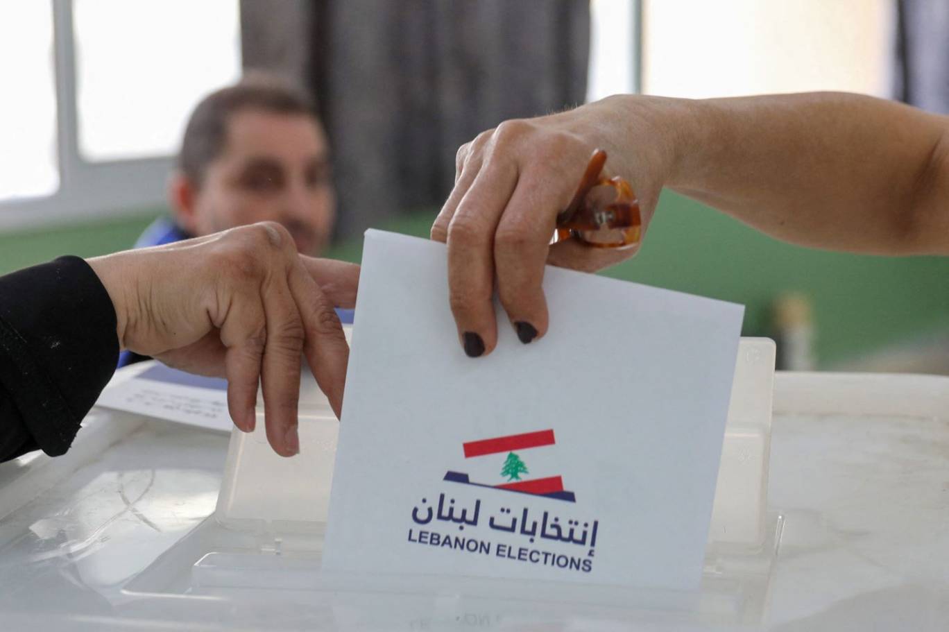 لبنان يختتم الانتخابات البلدية وسط توتر أمني وغارات صهيونية