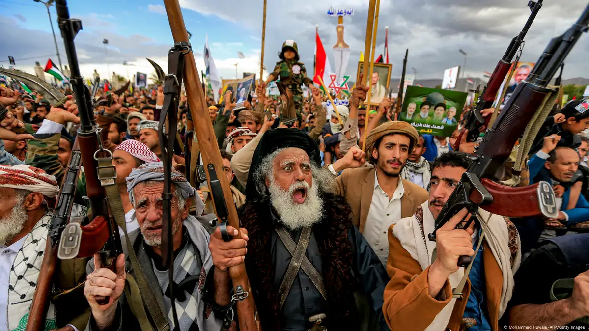 قائد المدمرة “ستوكديل” يعترف بأن هجمات أنصار الله مكثفة