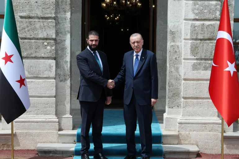  لقاء مفاجئ بين أردوغان والشرع في إسطنبول يبحث العلاقات الثنائية وملفات إقليمية