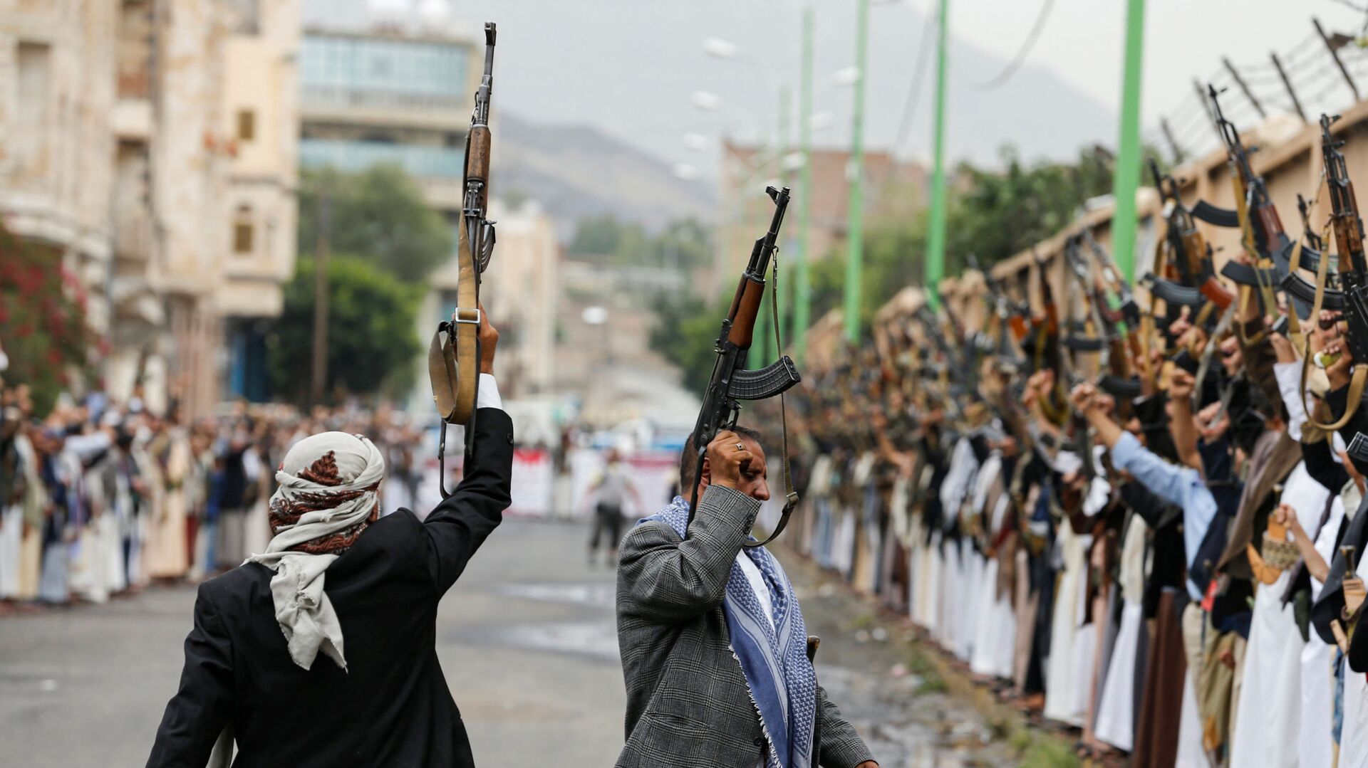أنصار الله: مجازر غزة جريمة حرب وسنواصل التصعيد حتى وقف العدوان ورفع الحصار أنصار الله: مجازر غزة جريمة حرب وسنواصل التصعيد حتى وقف العدوان ورفع الحصار