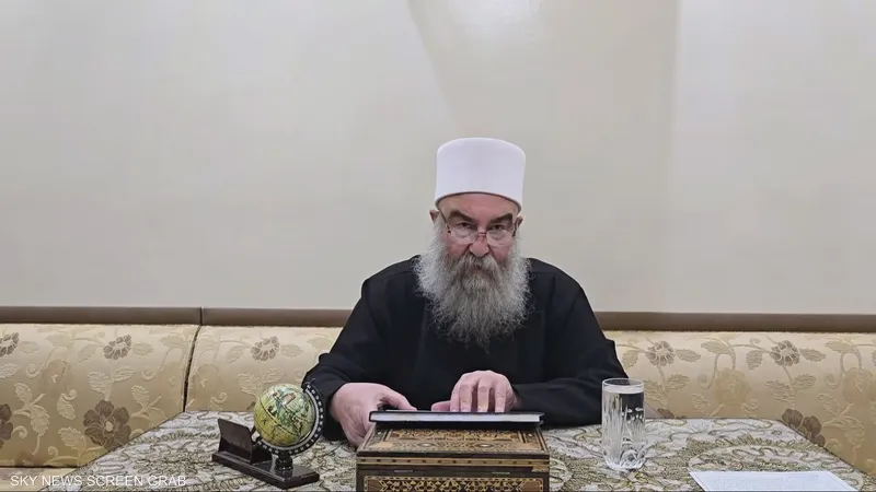 الشيخ حكمت الهجري يرفض التسليم لعصابات الجولاني ويؤكد: لا اتفاق مع الحكومة المتطرفة والقتال حتى التحرير الشيخ حكمت الهجري يرفض التسليم لعصابات الجولاني ويؤكد: لا اتفاق مع الحكومة المتطرفة والقتال حتى التحرير