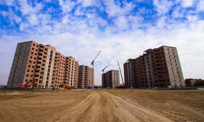 بدء تسليم أولى وحدات “الجواهري” و”الورد” السكنيتين و22 ألف وحدة لذوي الدخل المحدود