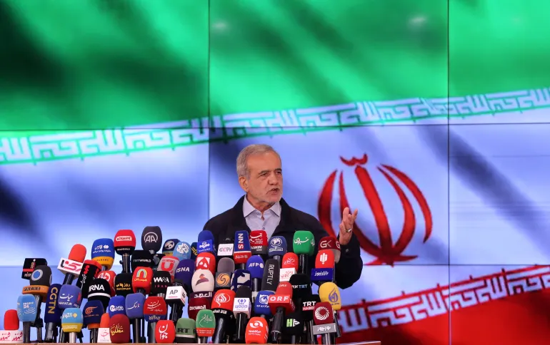 بزشكيان يشيد بدعم باكستان ويؤكد التزام إيران بدعم قضايا المسلمين بزشكيان يشيد بدعم باكستان ويؤكد التزام إيران بدعم قضايا المسلمين
