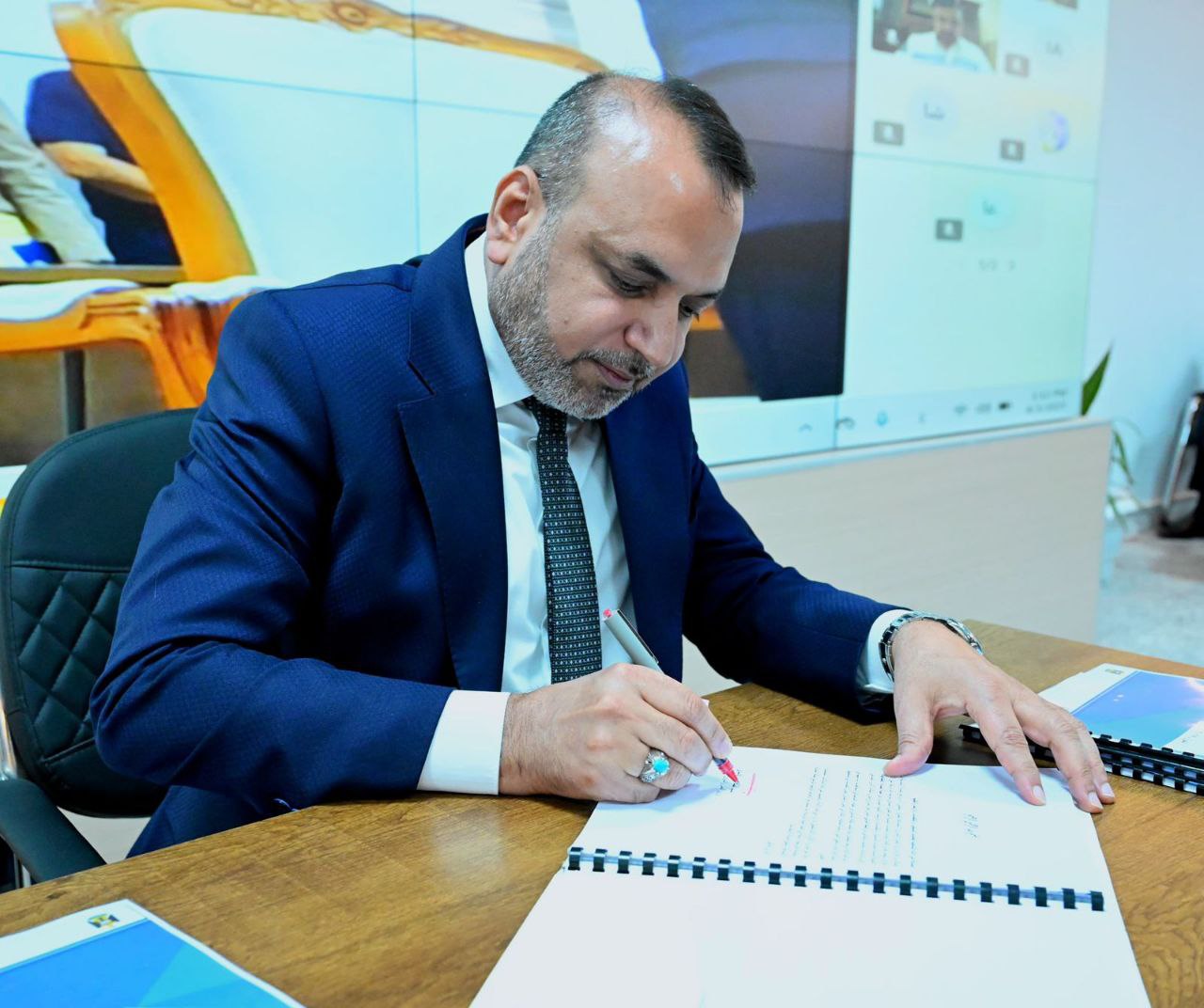 الأسدي يصادق على أدلة تشغيلية جديدة ويعلن التحول الرقمي الكامل في المسح الديموغرافي الأسدي يصادق على أدلة تشغيلية جديدة ويعلن التحول الرقمي الكامل في المسح الديموغرافي