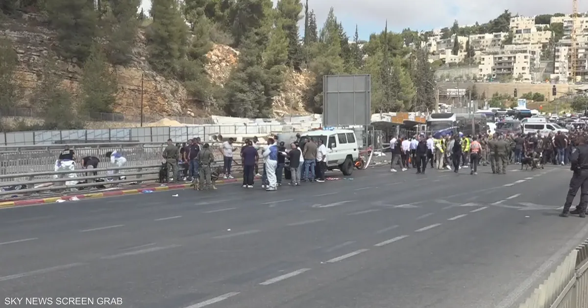 عملية فدائية تهزّ القدس: مقتل 6 مستوطنين وإصابة 14 عند مفترق “راموت عملية فدائية تهزّ القدس: مقتل 6 مستوطنين وإصابة 14 عند مفترق “راموت