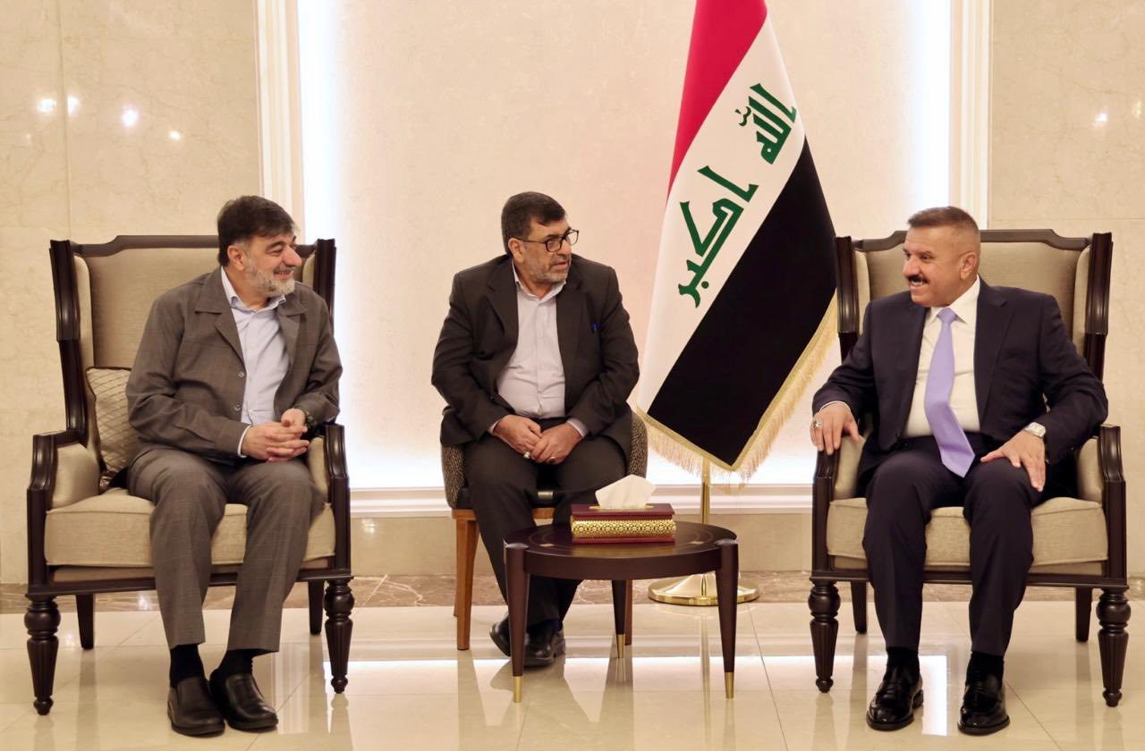 وزير الداخلية يبحث مع القائد العام للشرطة الإيرانية مكافحة الجريمة المنظمة والإرهاب