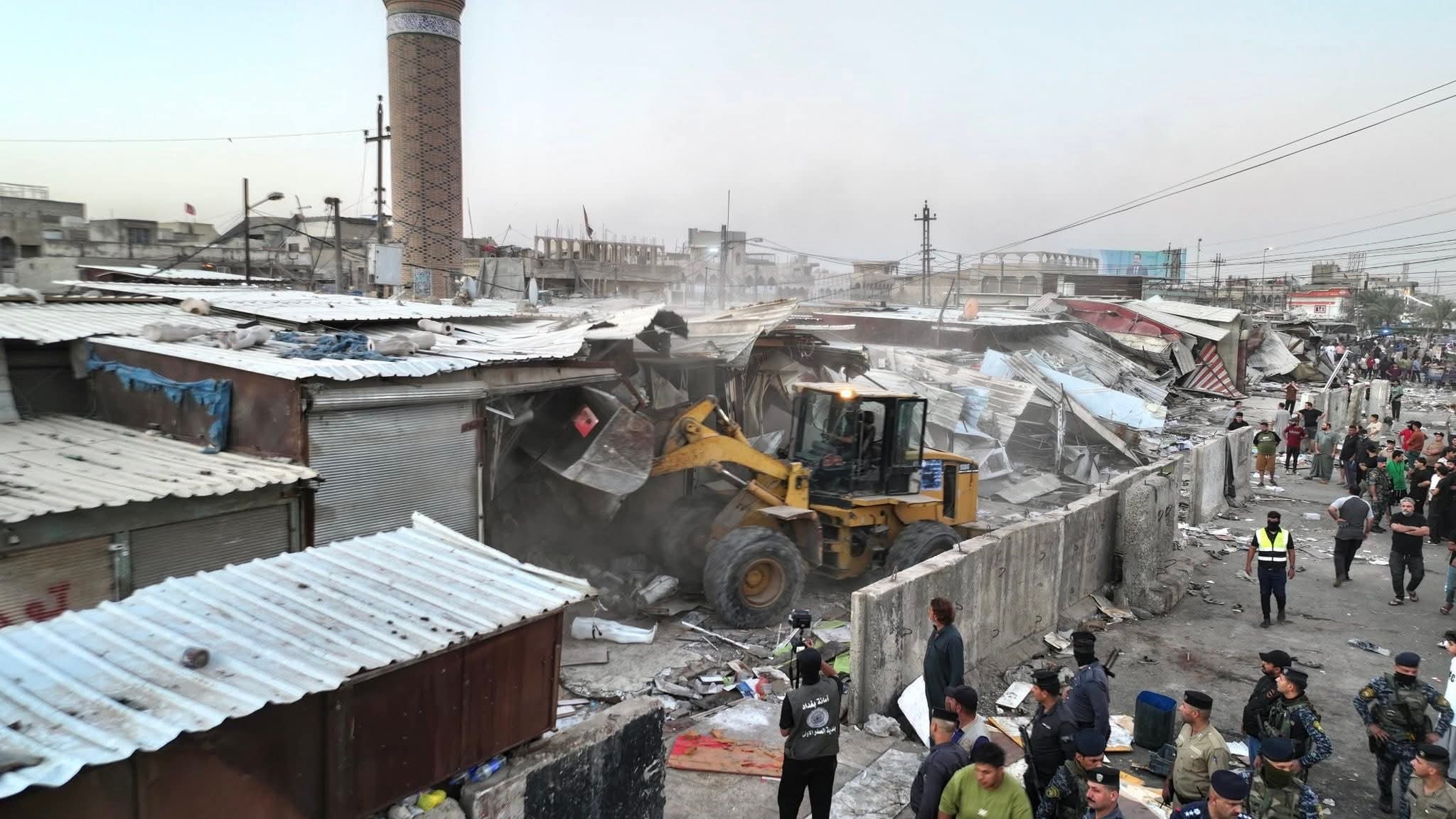 إزالة سوق الحي في مدينة الصدر إزالة سوق الحي في مدينة الصدر