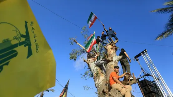 إيران تضع حزب الله تحت حمايتها ووقف إطلاق النار يدخل حيز التنفيذ وسط ترابط المسارات التفاوضية